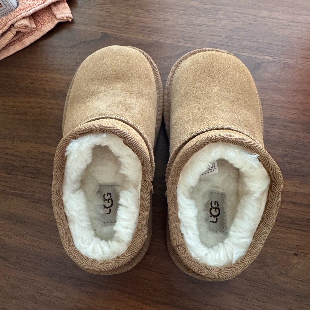 UGG Tan Kids Slippers - Picture 3 of 4